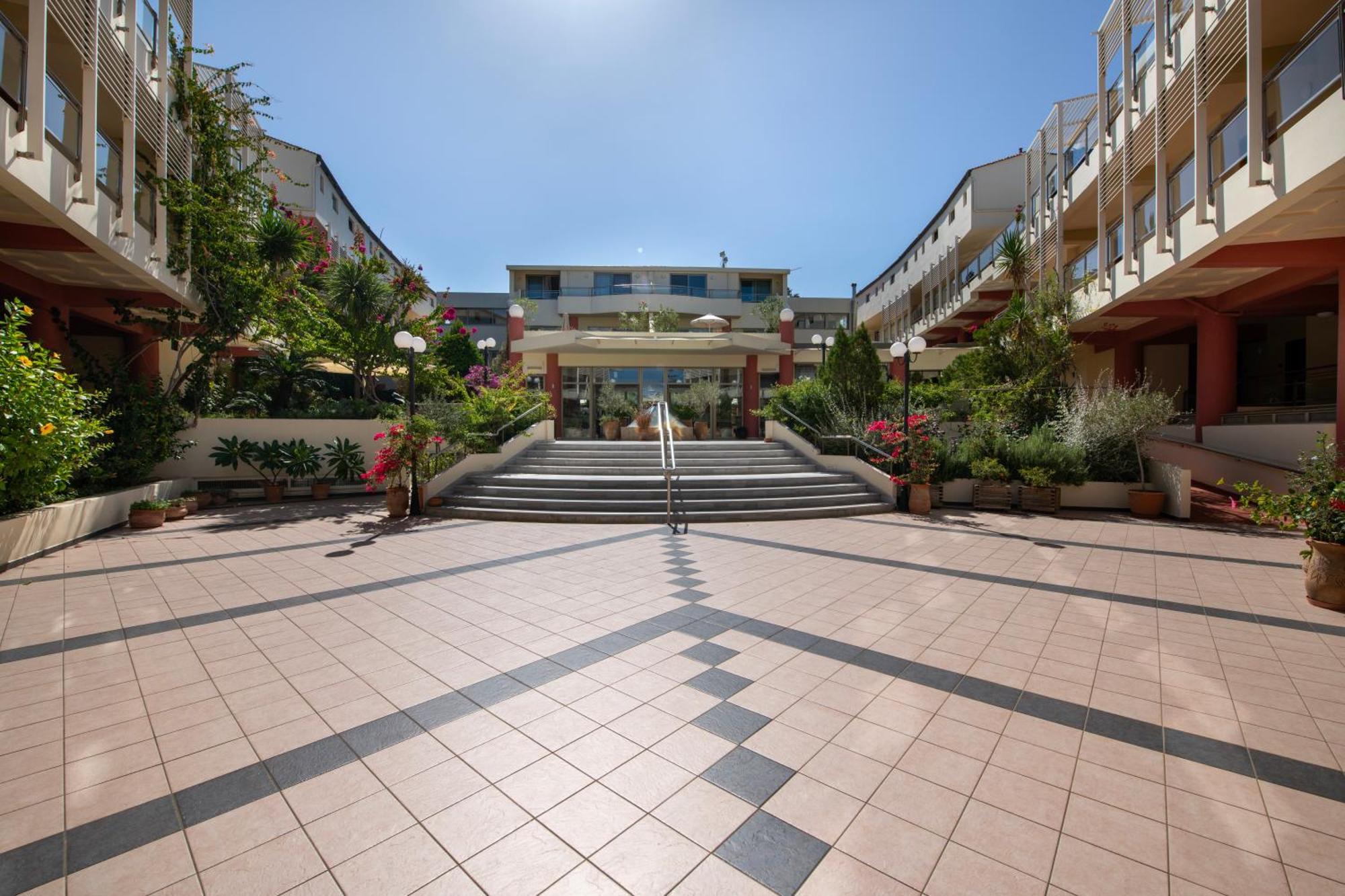 Hydramis Palace Resort