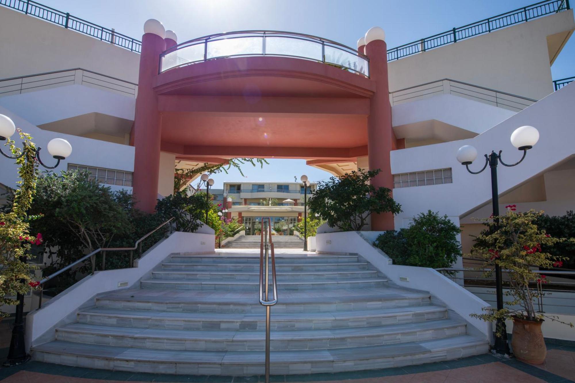 Hydramis Palace Resort